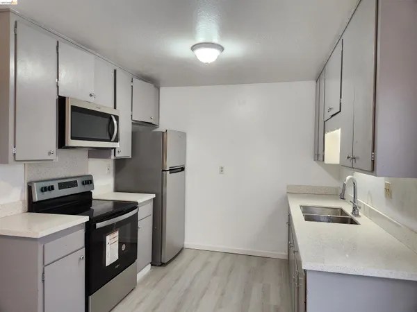 $3,600 | 9220 Bancroft Avenue, Unit B, Oakland, CA 94603