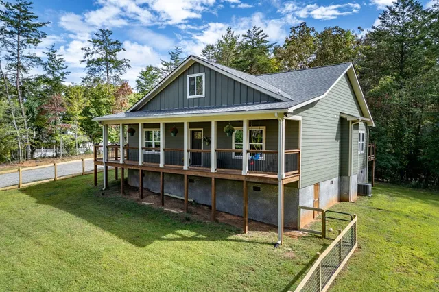 $450,000 | 7450 Hooper Cove Road, Young Harris, GA 30582