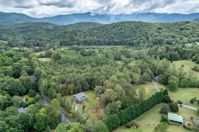 $450,000 | 7450 Hooper Cove Road, Young Harris, GA 30582