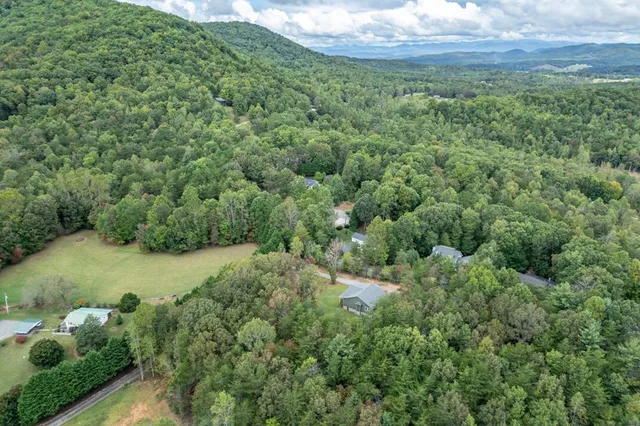 $450,000 | 7450 Hooper Cove Road, Young Harris, GA 30582