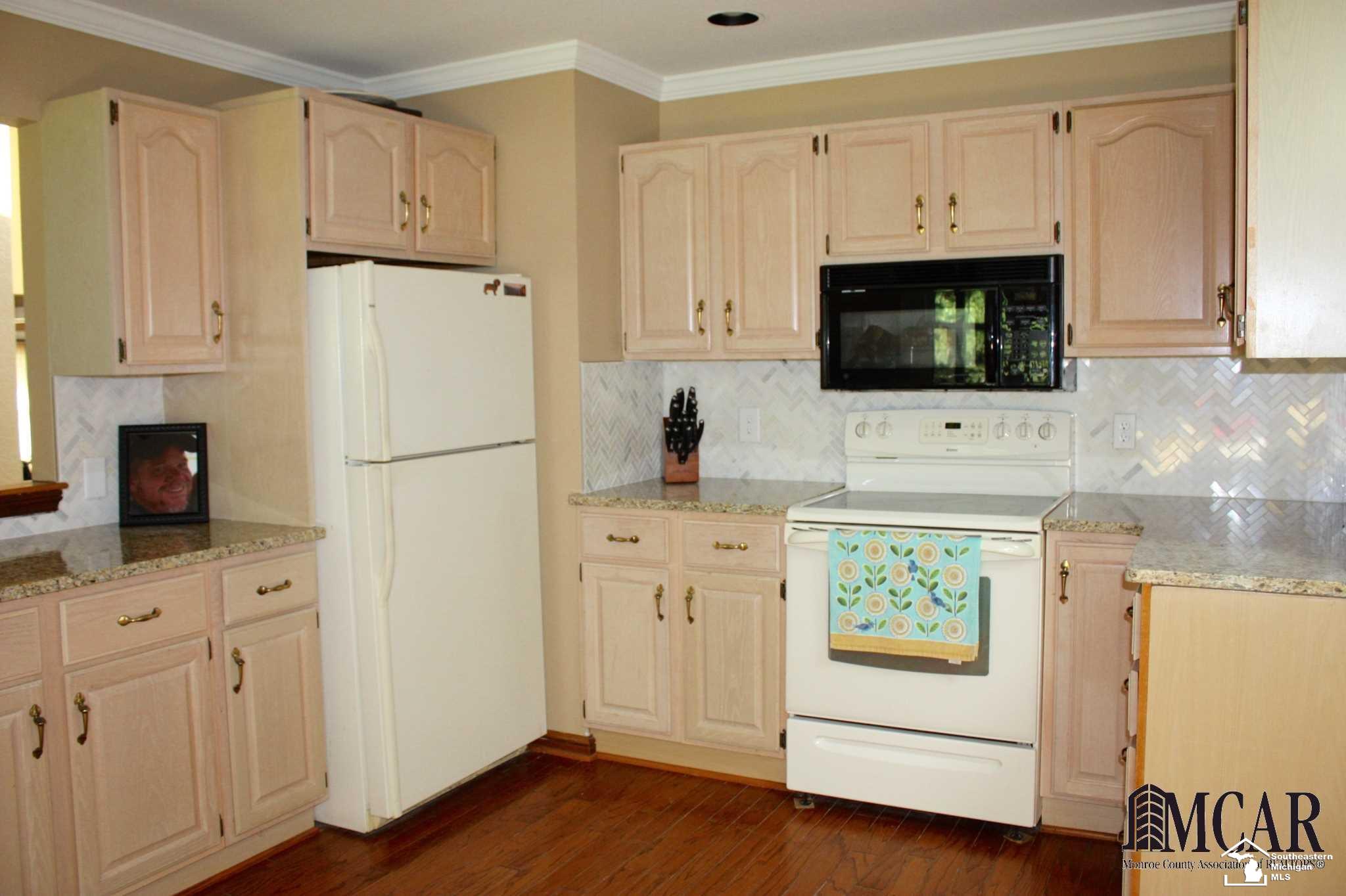 8125 Wiseman Road Lambertville, MI 48144 - Photo 4 of 27 Kitchen