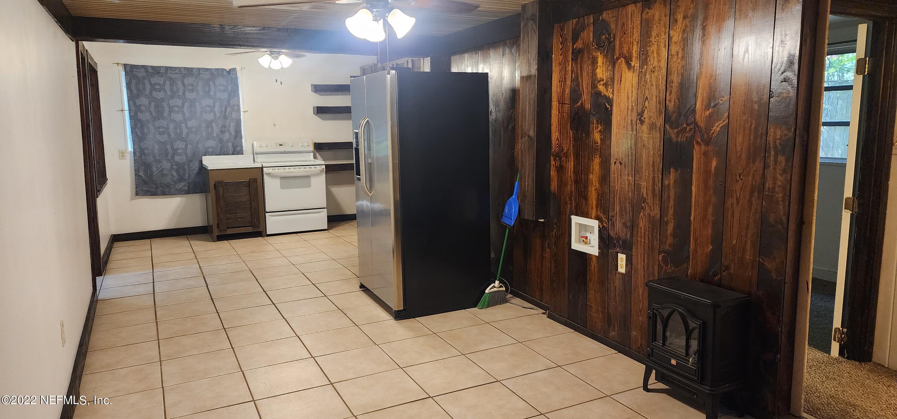 25035 Northeast 131st Place Salt Springs, FL 32134 - Photo 15 of 21 a kitchen with stainless steel appliances a refrigerator and a sink