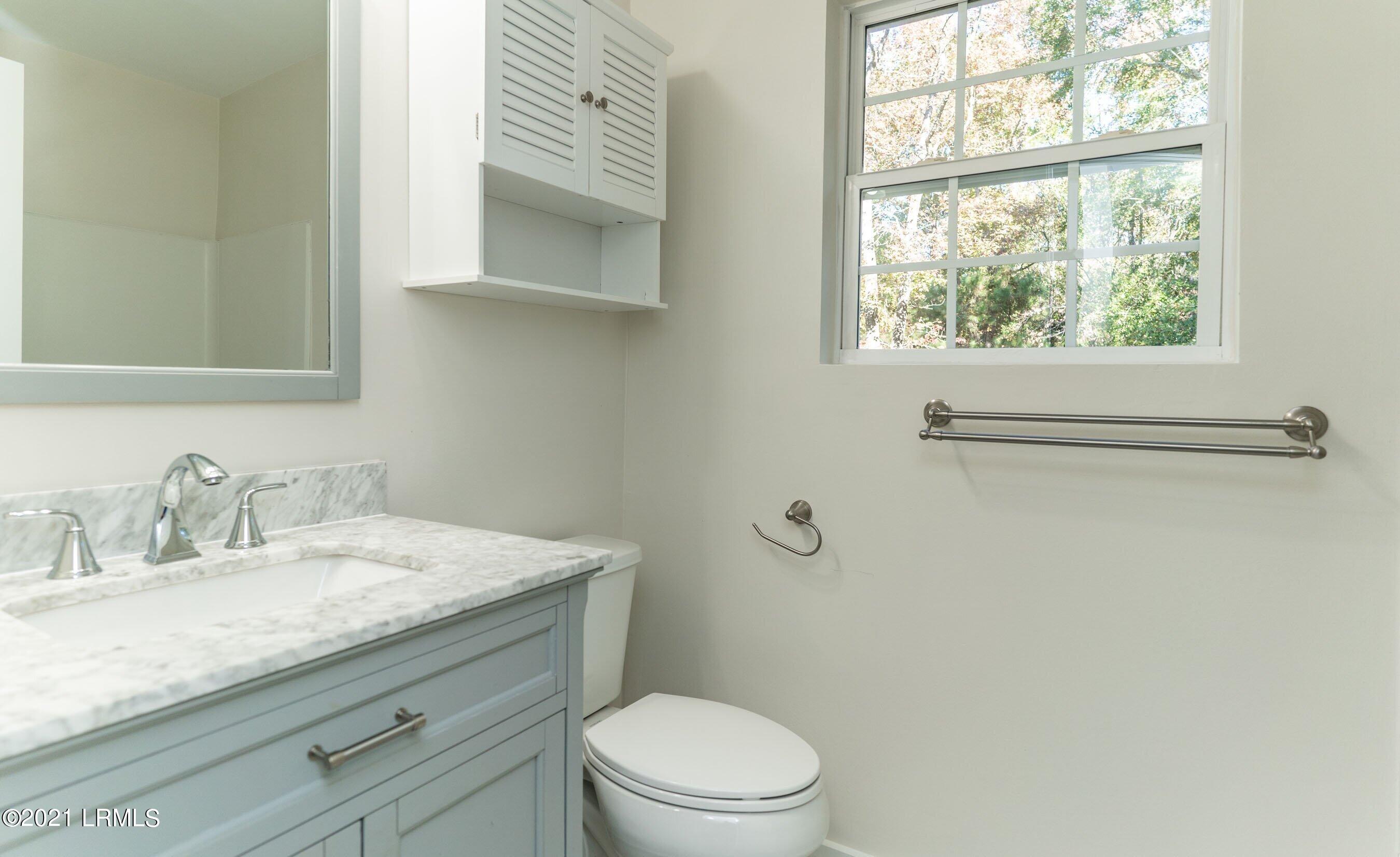 150 Grober Hill Road Beaufort, SC 29906 - Photo 26 of 32 Grober hall bath