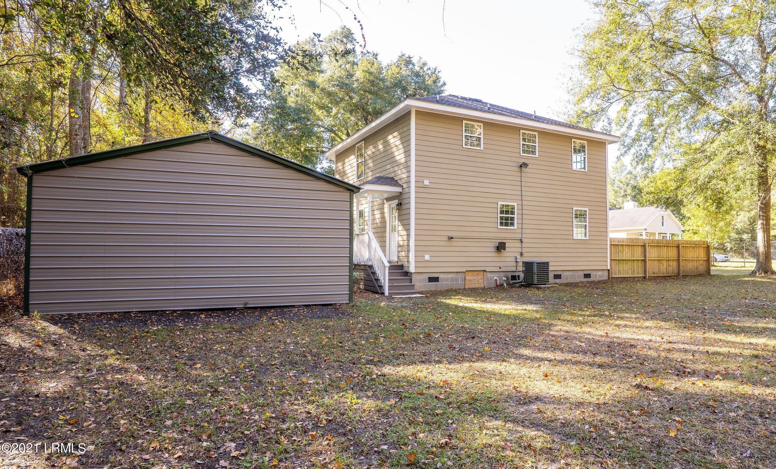 150 Grober Hill Road Beaufort, SC 29906 - Photo 29 of 32 Grober back of house