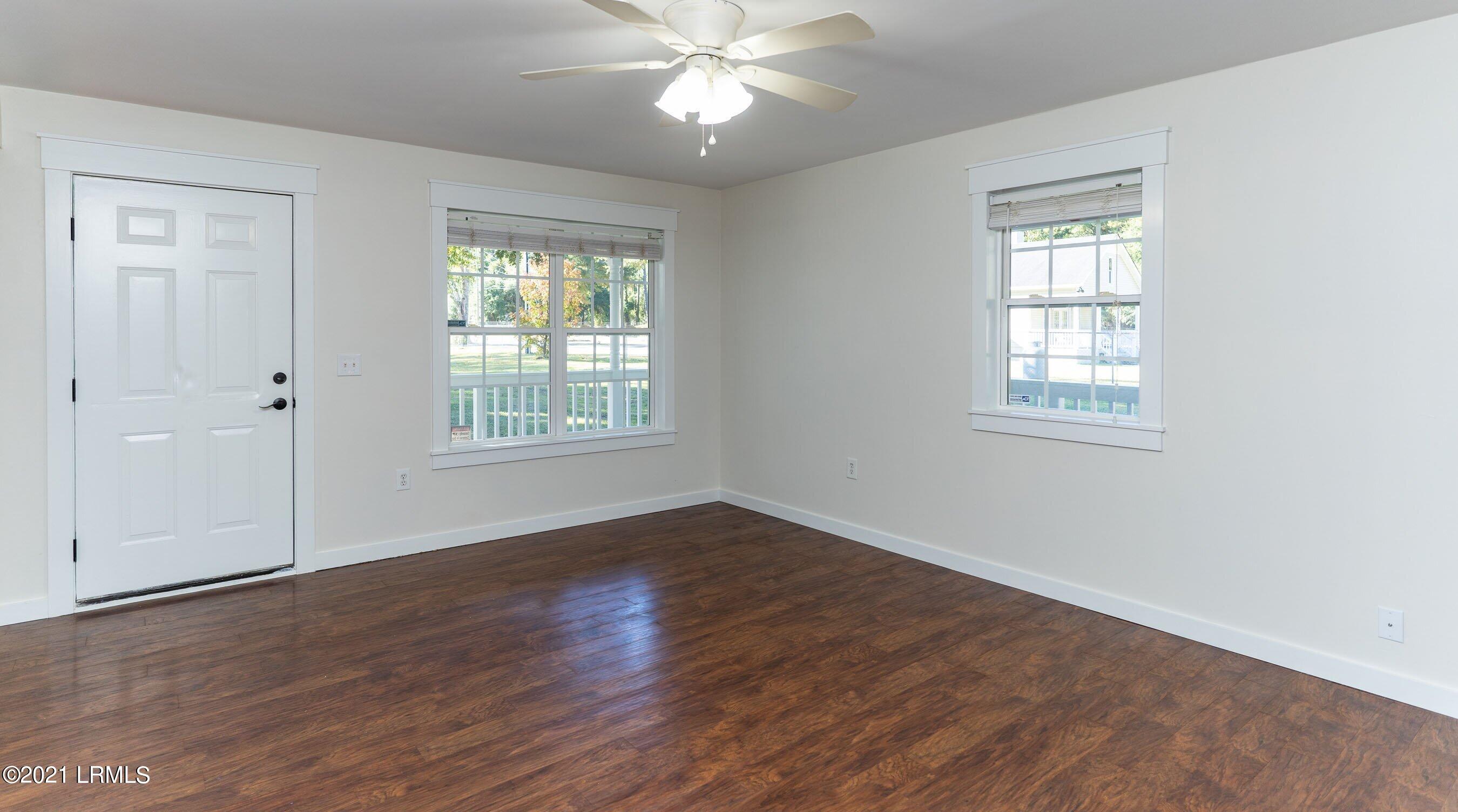 150 Grober Hill Road Beaufort, SC 29906 - Photo 8 of 32 Grober living room 2