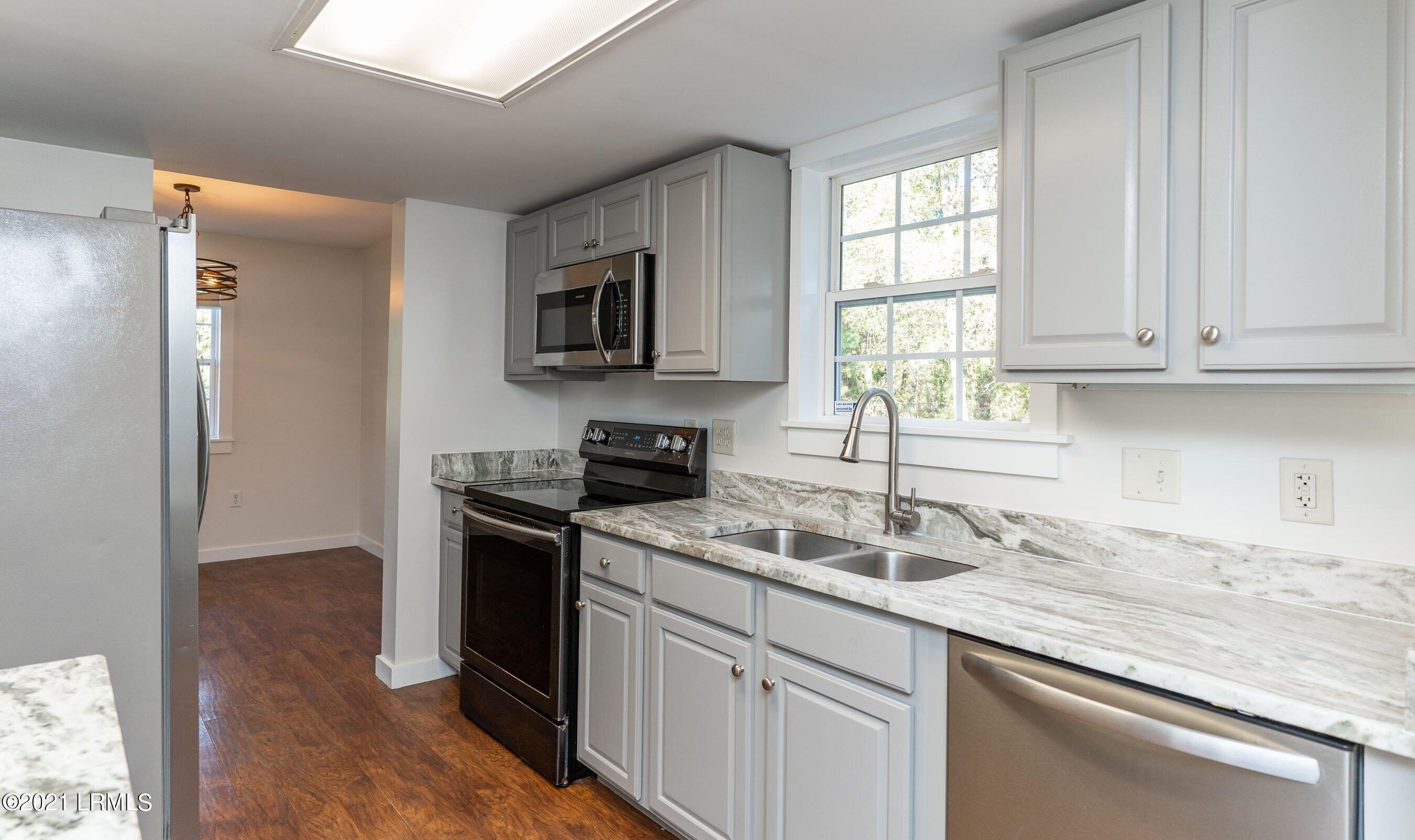 150 Grober Hill Road Beaufort, SC 29906 - Photo 10 of 32 Grober kitchen