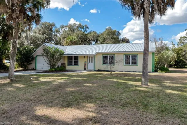 $267,500 | 4003 South Edgewater Circle, LaBelle, FL 33935