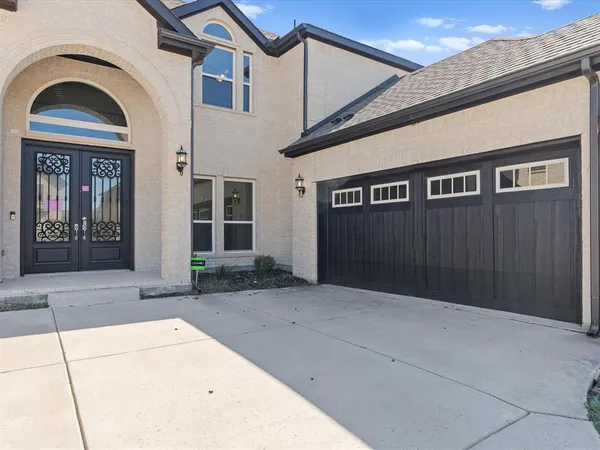 a view of entrance gate of the house