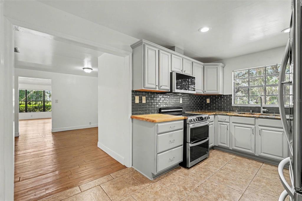 231 Duke Simms Road Brandon, FL 33511 - Photo 16 of 35