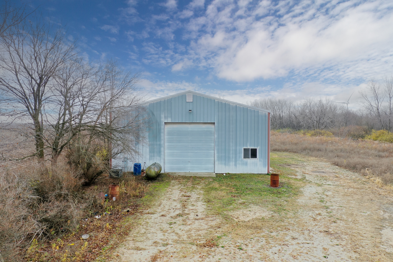1745 4100N Road Herscher, IL 60941 - Photo 20 of 31 a view of a garage