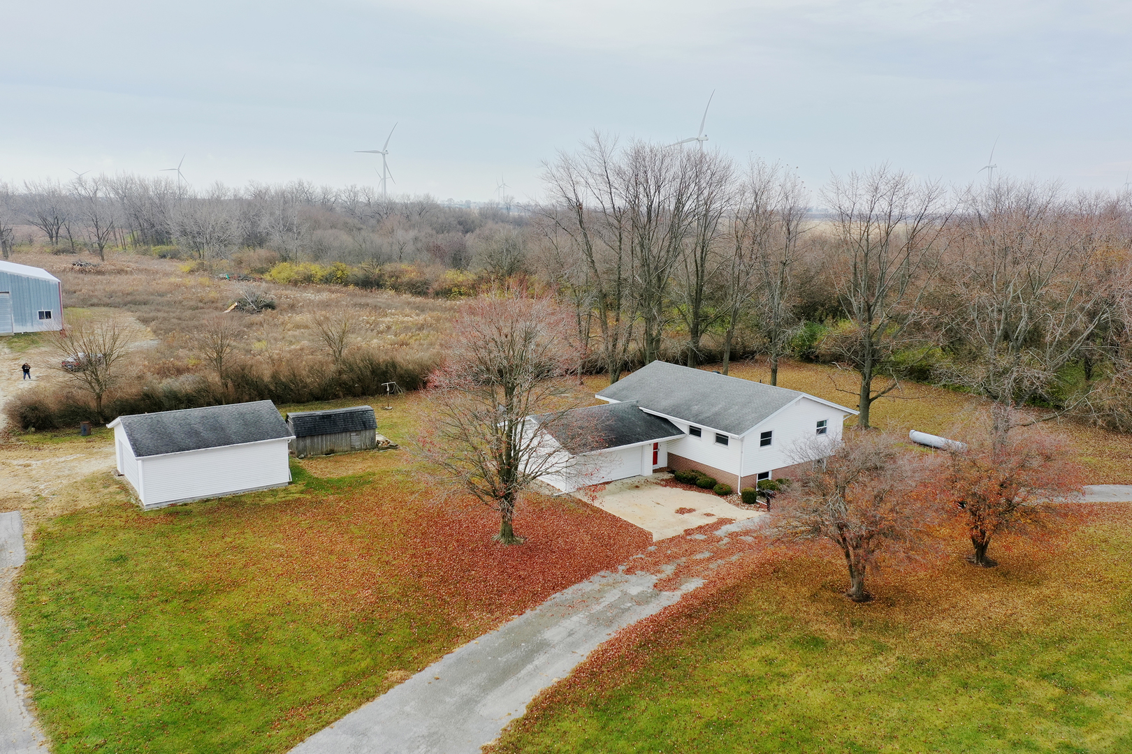 1745 4100N Road Herscher, IL 60941 - Photo 29 of 31 a backyard of a house with table and chairs