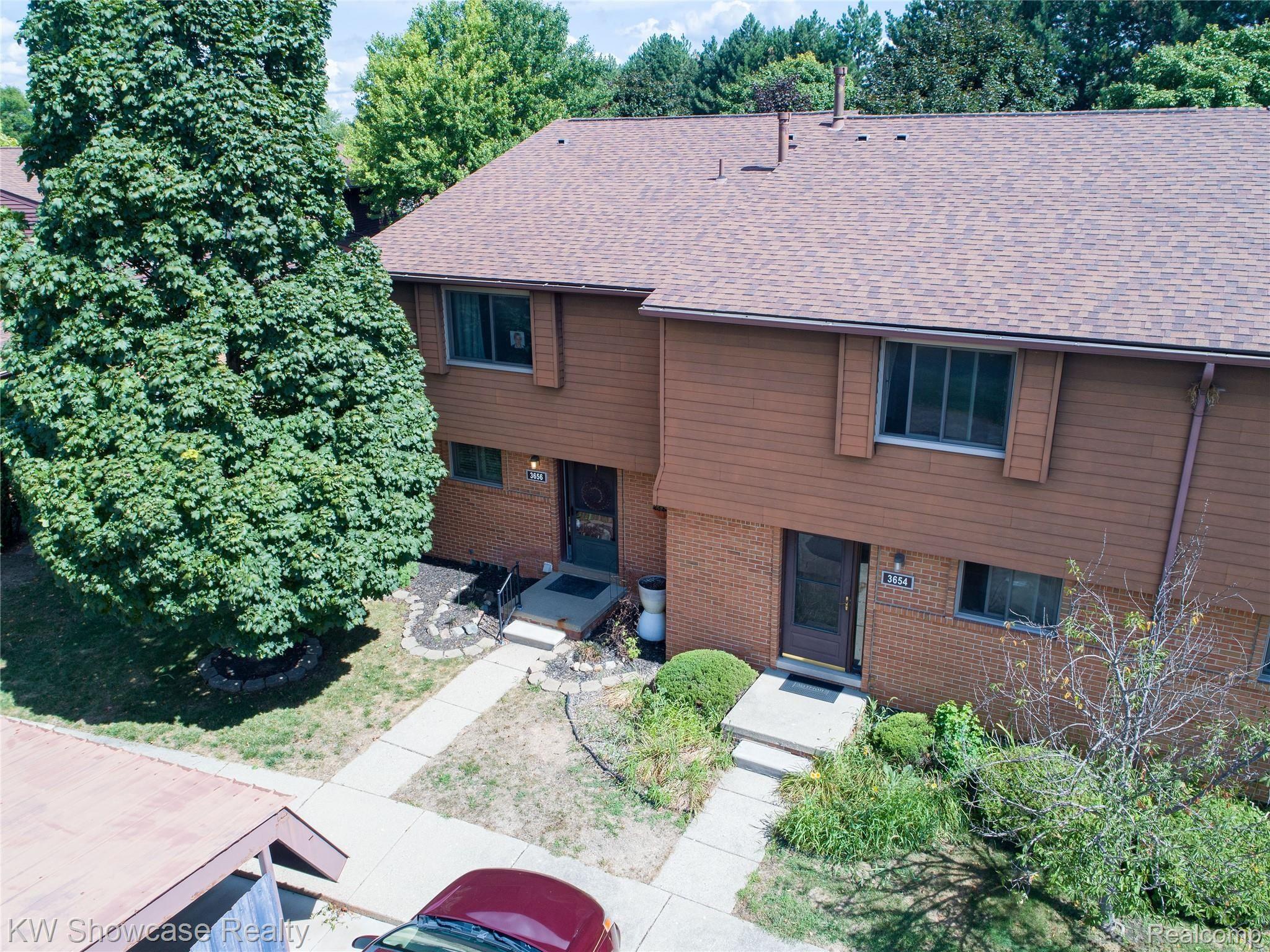 3656 Old Creek Road, Unit 134 Troy, MI 48084 - Photo 3 of 39 F3AA8BA0-6F09-4548-948F-EA488B1BBA4D.jpeg