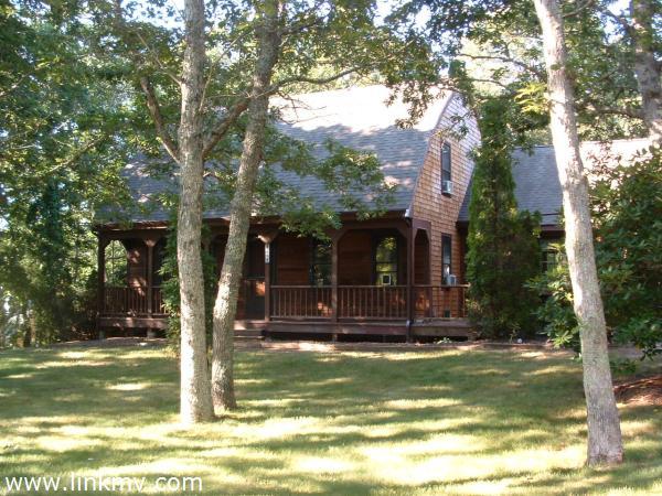 89 Meadow View Road Oak Bluffs, MA 02557 - Photo 2 of 17 http://d1qzqeyxiitrap.cloudfront.net/photos/19850/600/379b7761.jpg