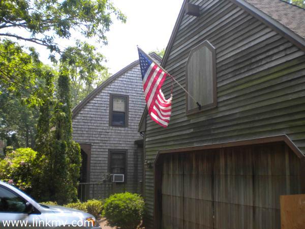 89 Meadow View Road Oak Bluffs, MA 02557 - Photo 4 of 17 http://d1qzqeyxiitrap.cloudfront.net/photos/19850/600/5035f8b3.jpg
