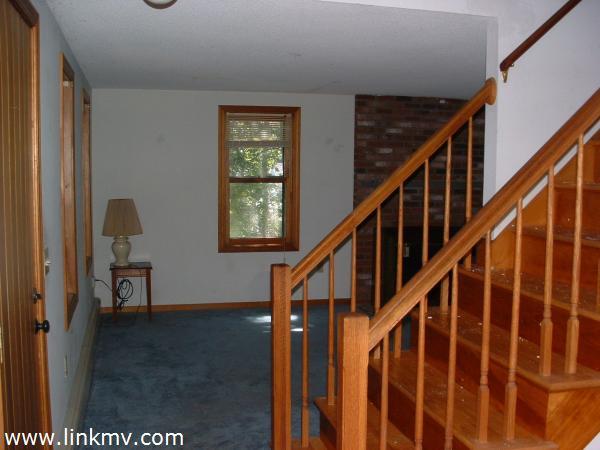 89 Meadow View Road Oak Bluffs, MA 02557 - Photo 6 of 17 http://d1qzqeyxiitrap.cloudfront.net/photos/19850/600/cdfd63fd.jpg