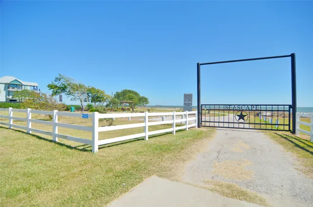 $289,900 | 4513 South Flamingo Drive, Seabrook, TX 77586