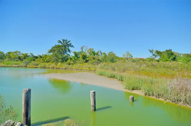 $289,900 | 4513 South Flamingo Drive, Seabrook, TX 77586