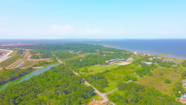 $289,900 | 4513 South Flamingo Drive, Seabrook, TX 77586