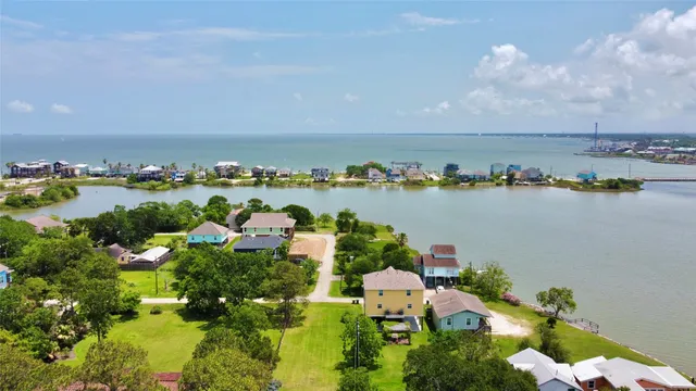 $289,900 | 4513 South Flamingo Drive, Seabrook, TX 77586