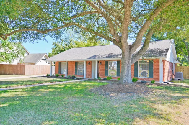 $289,900 | 4513 South Flamingo Drive, Seabrook, TX 77586