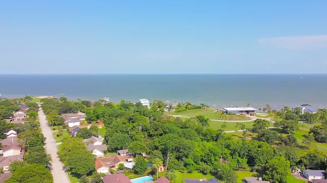 $289,900 | 4513 South Flamingo Drive, Seabrook, TX 77586