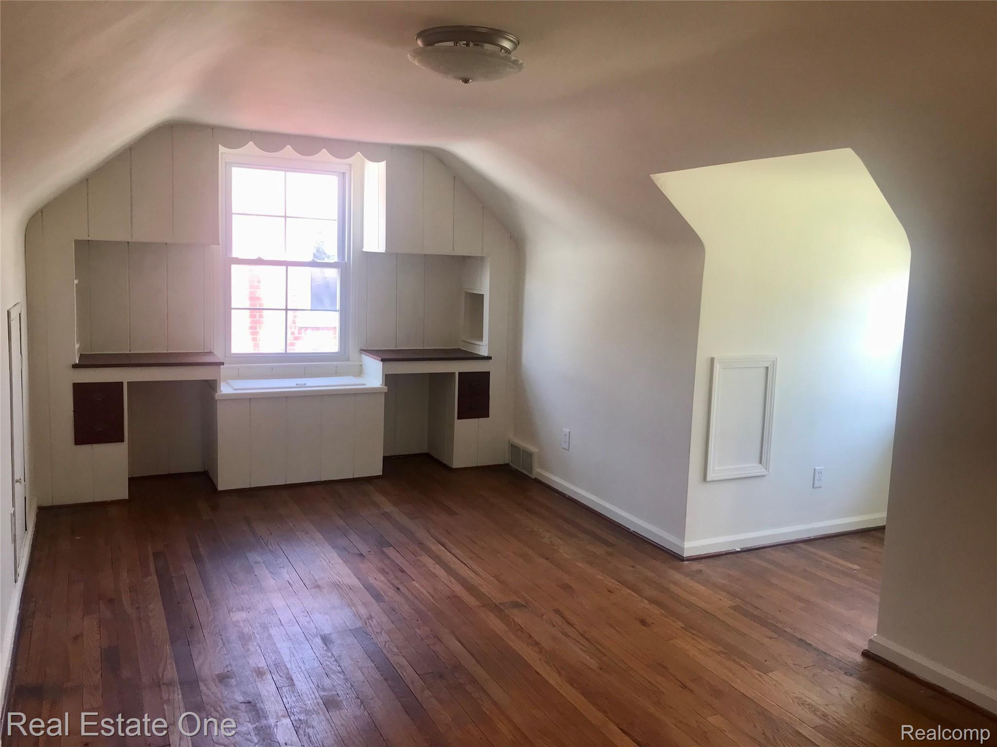 403 West Webster Road Royal Oak, MI 48073 - Photo 12 of 20 MBR WITH POTENTIAL FOR HALF BATH