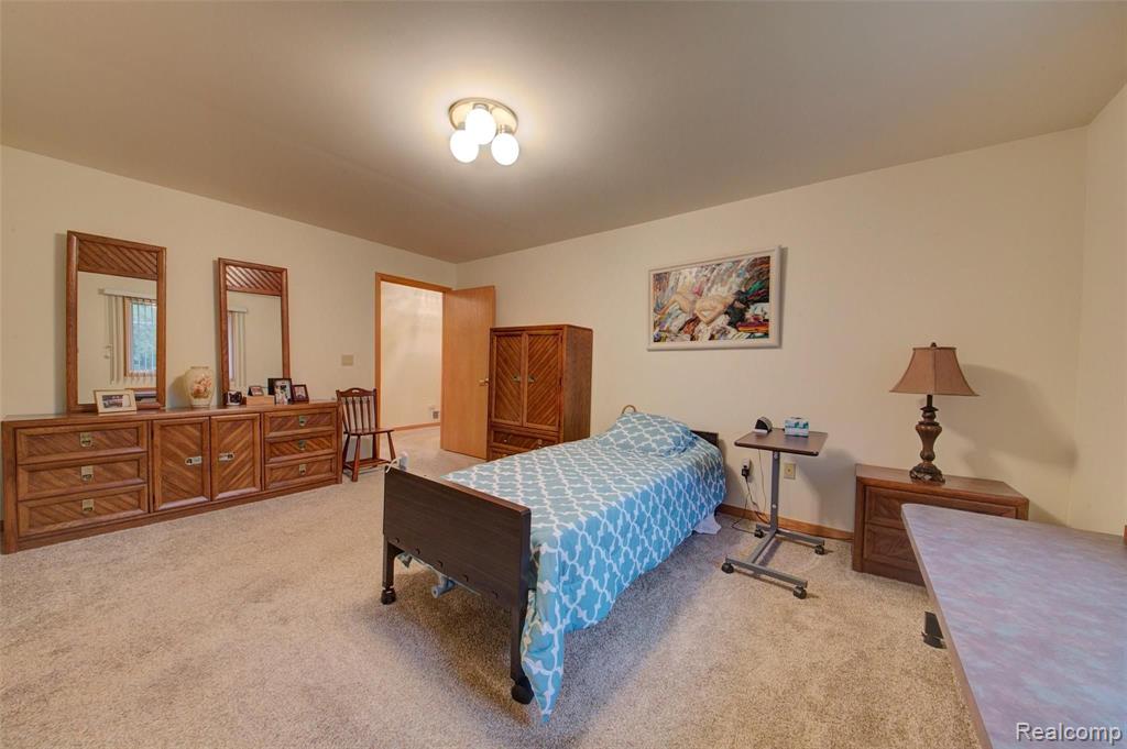 26198 Steele Road Farmington Hills, MI 48331 - Photo 23 of 31