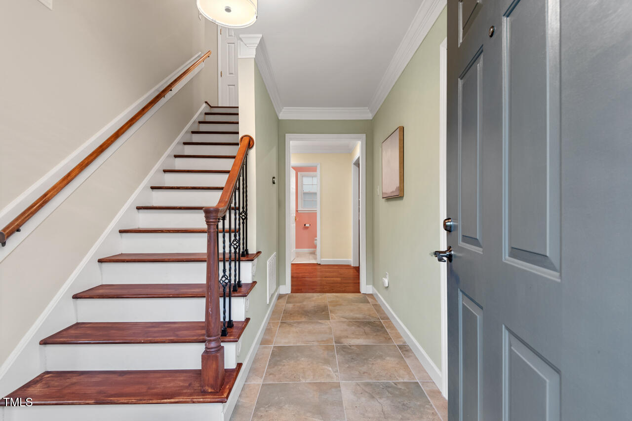 5409 Knollwood Road Raleigh, NC 27609 - Photo 3 of 49 04