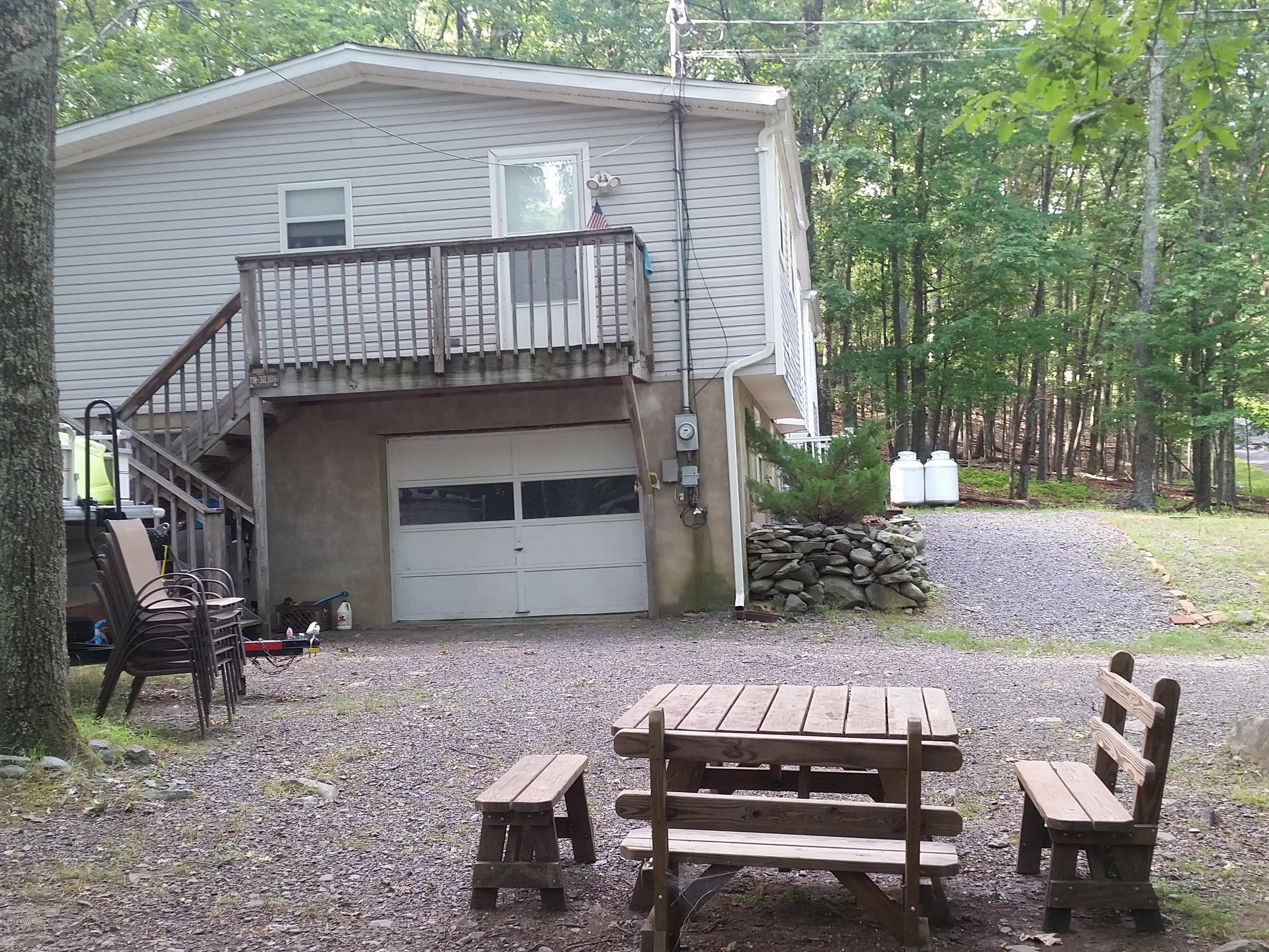 171 Chipmunk Road Bushkill, PA 18324 - Photo 4 of 27 side