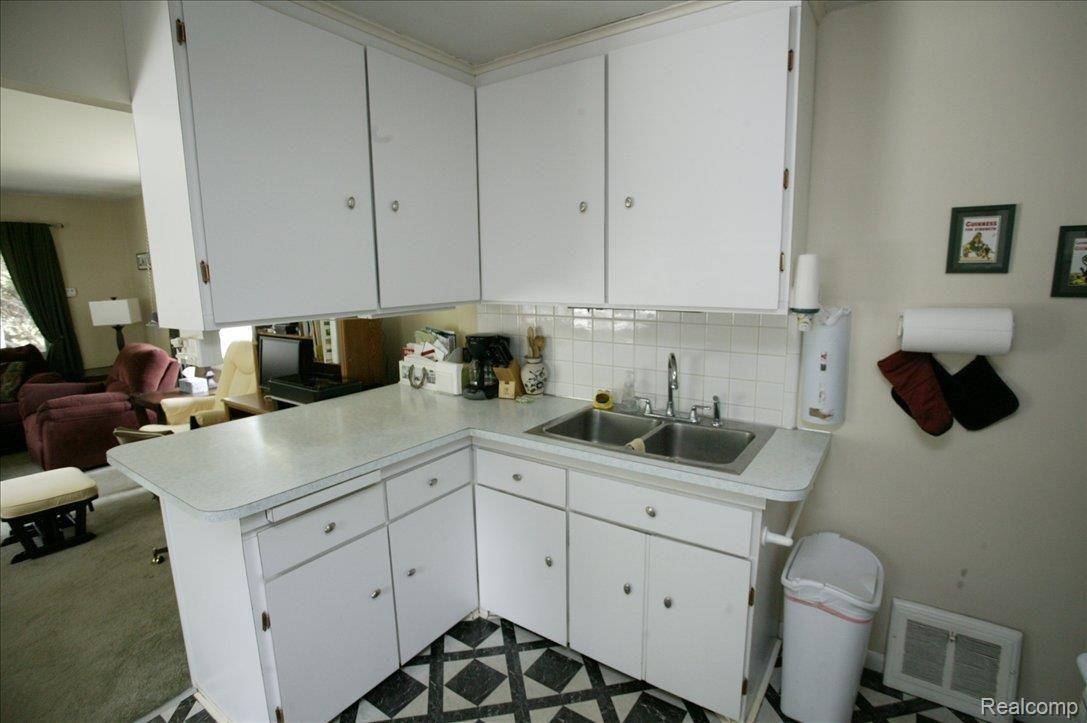 15050 Graham Road Redford, MI 48239 - Photo 11 of 25 KITCHEN 3