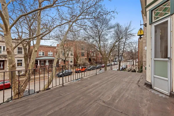 $3,200 | 3716 North Wayne Avenue, Unit 2, Chicago, IL 60613