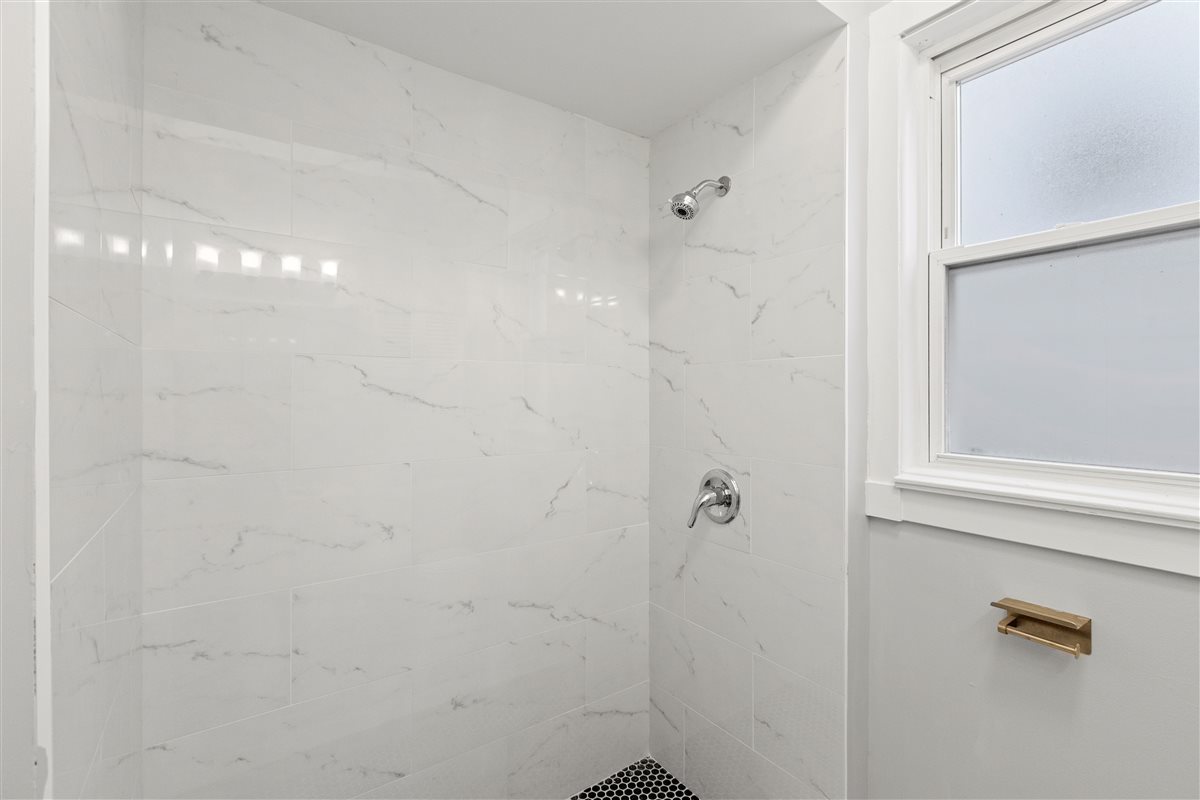 3716 North Wayne Avenue, Unit 2 Chicago, IL 60613 - Photo 15 of 17 a bathroom with a shower