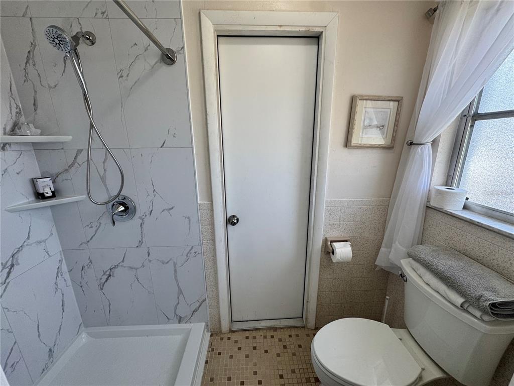1048 Porpoise Road Venice, FL 34293 - Photo 18 of 26 a bathroom with a toilet and shower