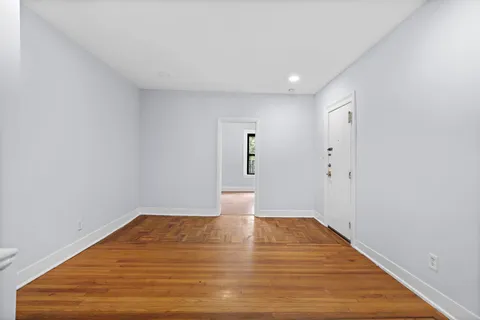 $1,800 | 23 Bentley Avenue, Unit 4, Jersey City, NJ 07304