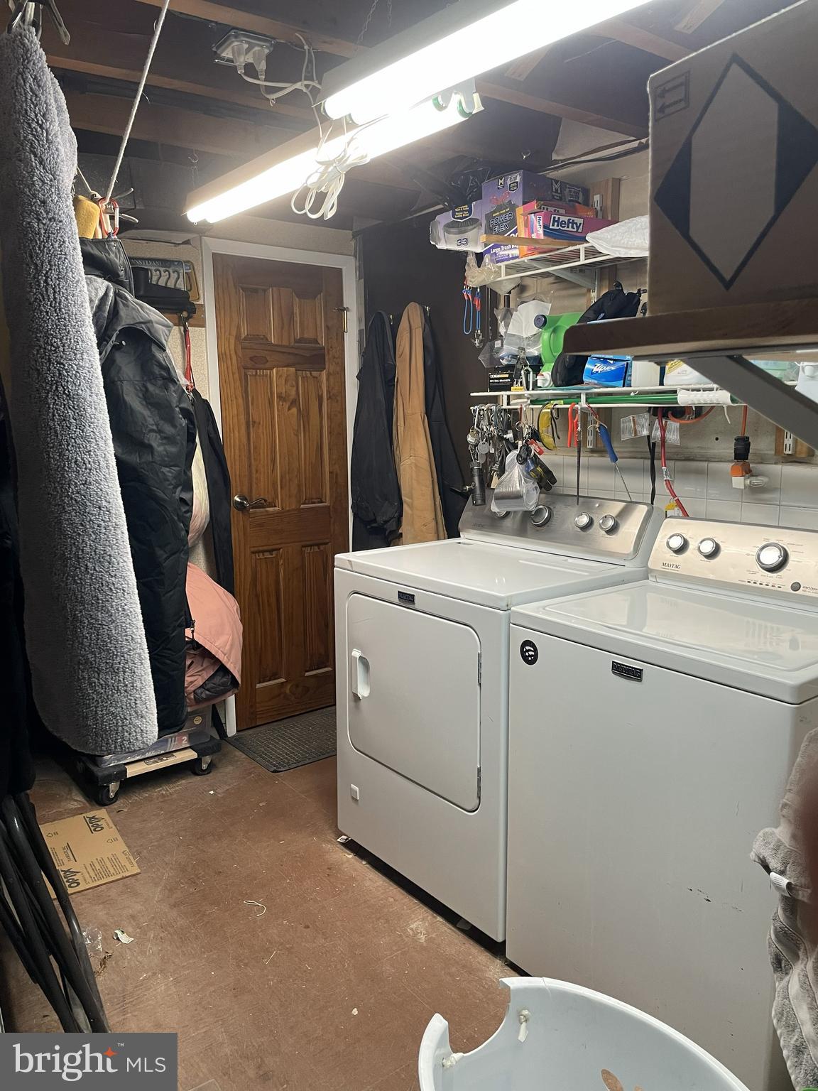 12663 Dunks Ferry Road Philadelphia, PA 19154 - Photo 19 of 22 a utility room with dryer and washer