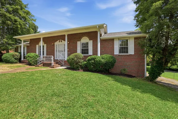 $345,000 | 3833 Pin Oak Terrace, Chattanooga, TN 37411