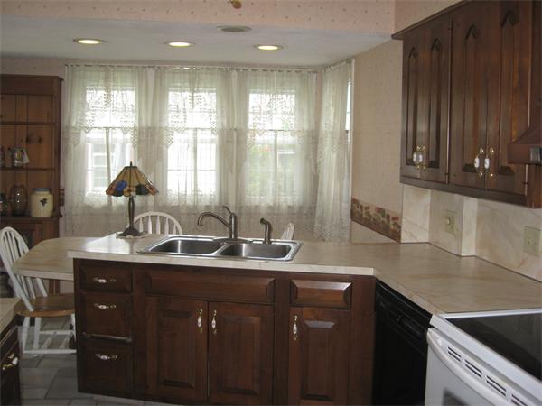 190 Laurel Road West Springfield, MA 01089 - Photo 4 of 27 Gallery Image 4