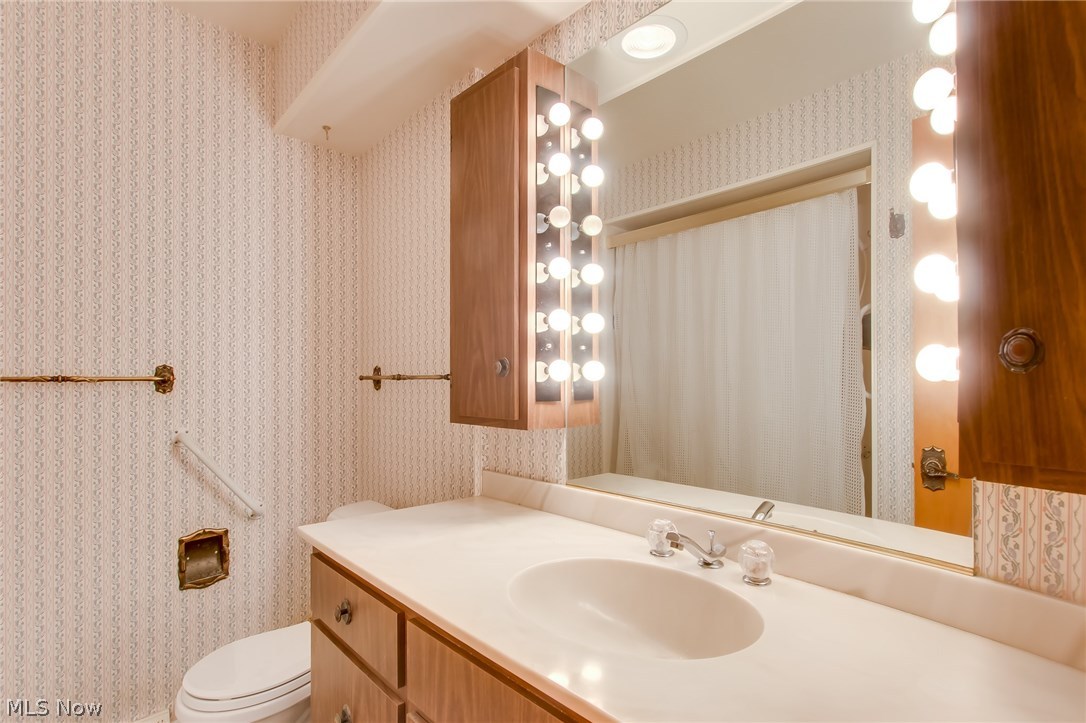 4979 Fairlawn Road Cleveland, OH 44124 - Photo 13 of 25 Gallery Image 13