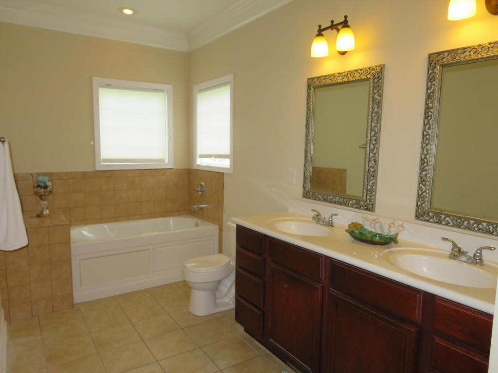 5410 Odd Fellow Road Kingsport, TN 37664 - Photo 17 of 32 Master Bath
