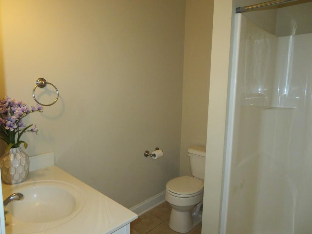 5410 Odd Fellow Road Kingsport, TN 37664 - Photo 19 of 32 Bath2