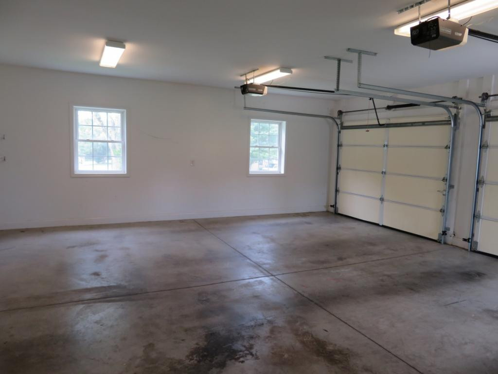 5410 Odd Fellow Road Kingsport, TN 37664 - Photo 28 of 32 2 car main level garage