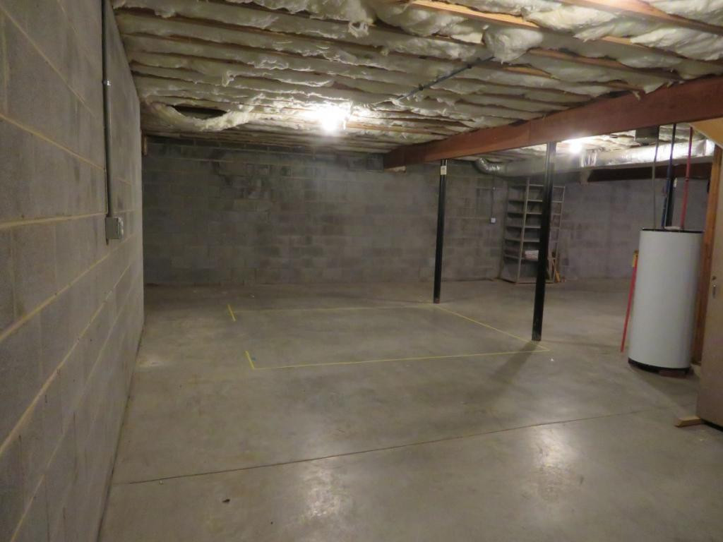 5410 Odd Fellow Road Kingsport, TN 37664 - Photo 30 of 32 Full basement with garage