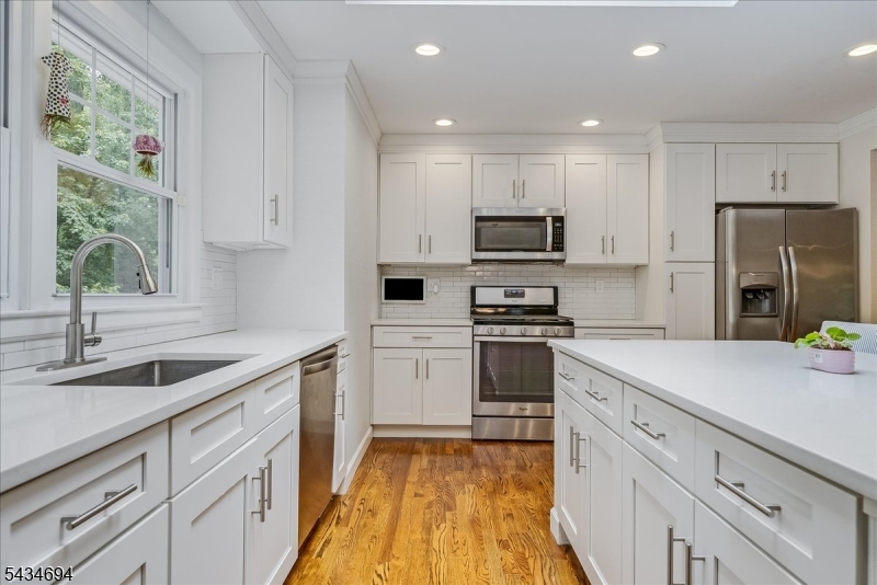 5 Persimmon Way Springfield, NJ 07081 - Photo 8 of 23