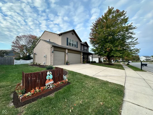 $349,500 | 6211 East Ayrshire Circle, Camby, IN 46113