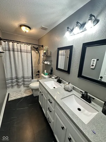 $349,500 | 6211 East Ayrshire Circle, Camby, IN 46113