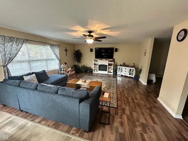 $349,500 | 6211 East Ayrshire Circle, Camby, IN 46113