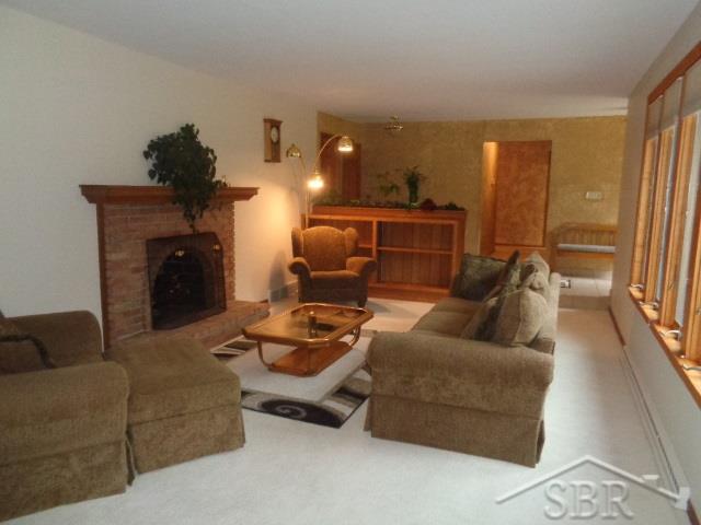 2466 Liberty Road Saginaw, MI 48604 - Photo 4 of 58 Living Room