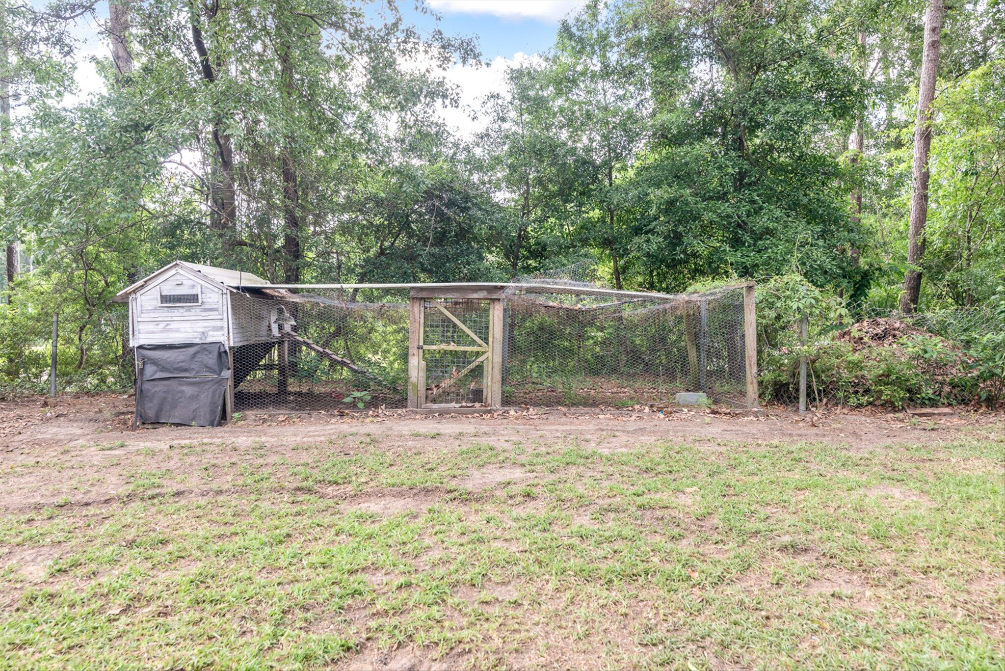 3897 State Rd S-10-1333 Johns Island, SC 29455 - Photo 34 of 36 Chicken coop