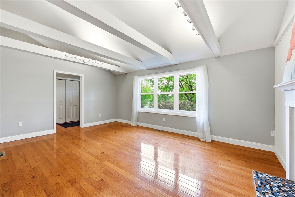 1185 Bay Road Amherst, MA 01002 - Photo 6 of 38