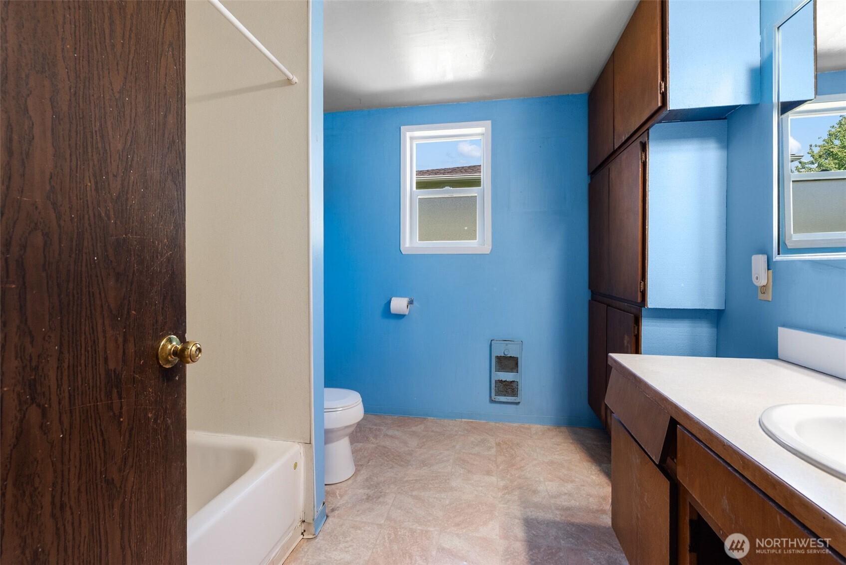 2432 Northeast Franklin Street Bremerton, WA 98310 - Photo 12 of 25
